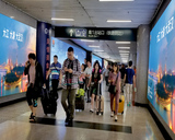 北京西站高铁南一出口通道广告屏